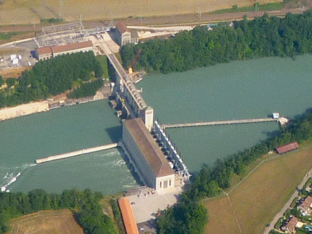 A large building divides the river in two. 