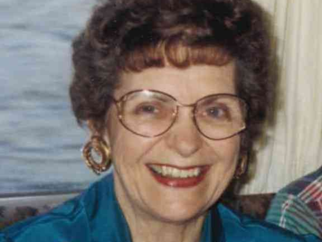 Color photograph of Barbara Moxon