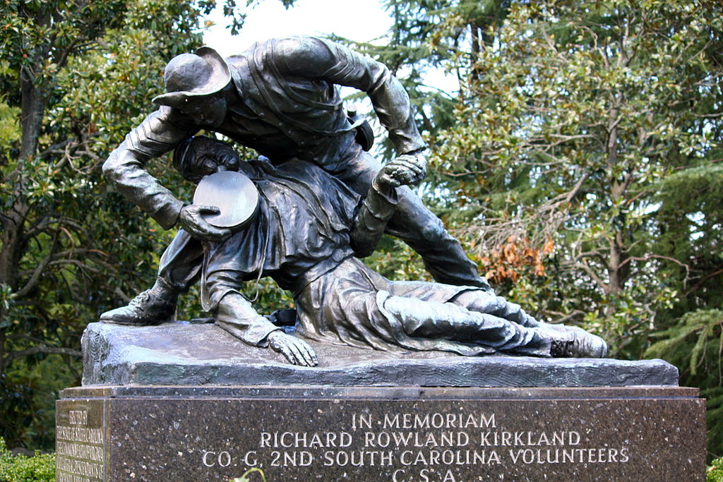 The Kirkland Memorial Statue. Image taken by Cowpie21 and uploaded to Wikimedia Commons.